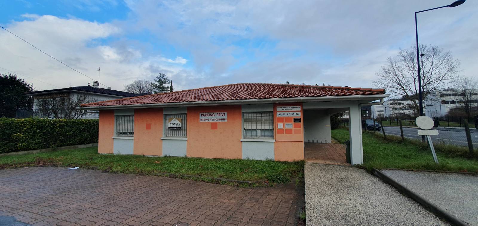A vendre locaux commerciaux Floirac proche Bordeaux