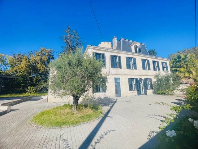 a vendre maison de maitre avec piscine à Villenave D'Ornon
