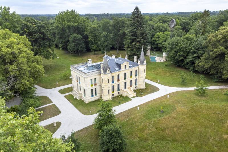 Agence immobilière dans la vente de château à Cestas